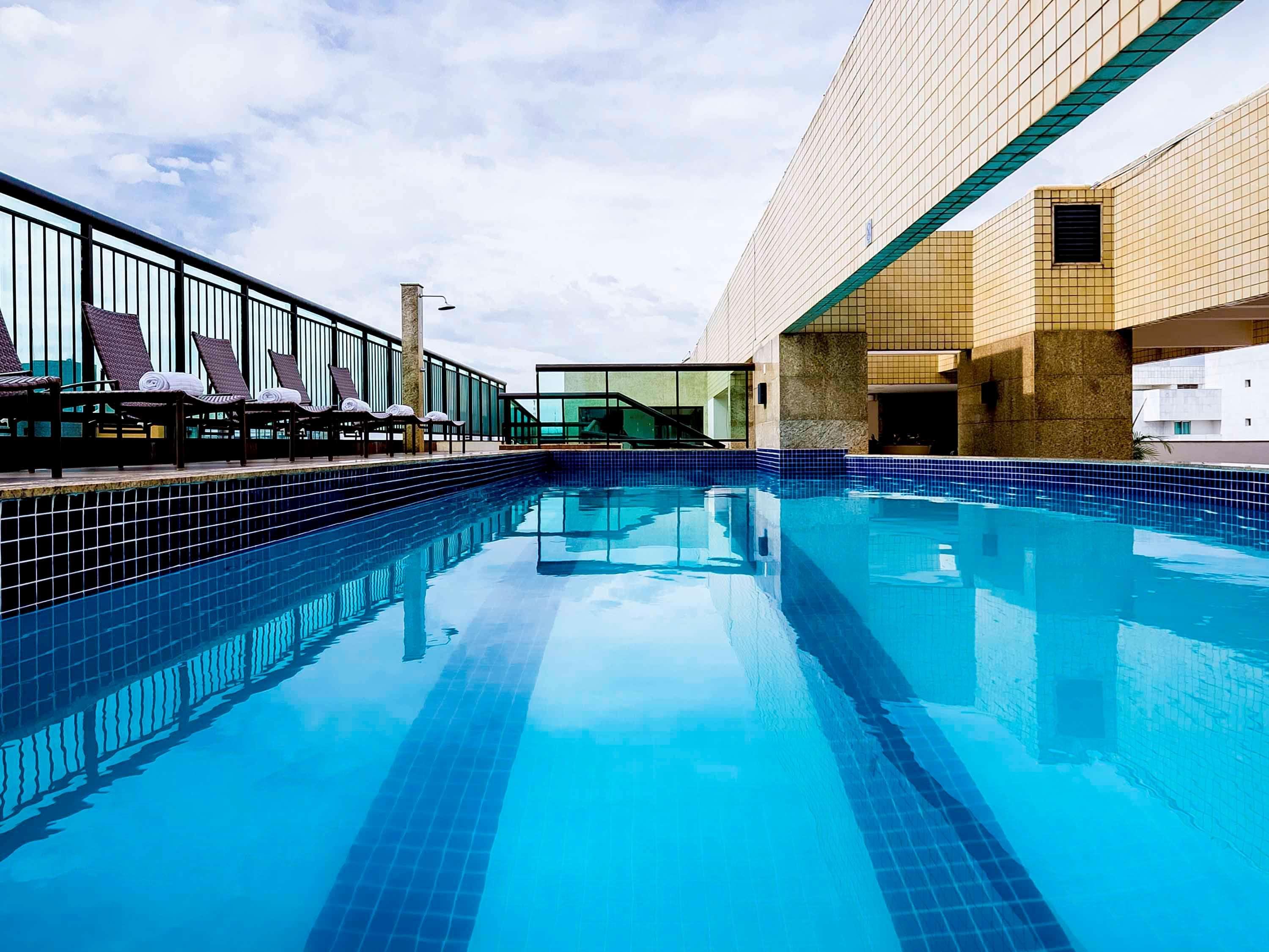 Grand Mercure Brasilia Eixo Monumental Exterior photo The rooftop pool at the hotel