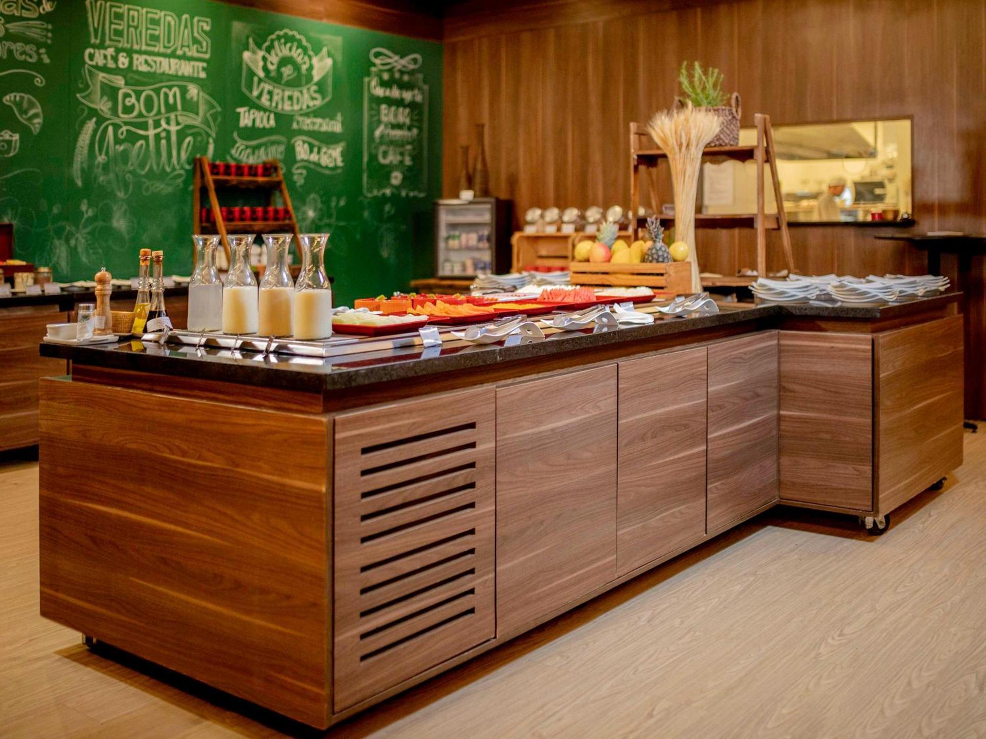 Grand Mercure Brasilia Eixo Monumental Exterior photo A salad bar