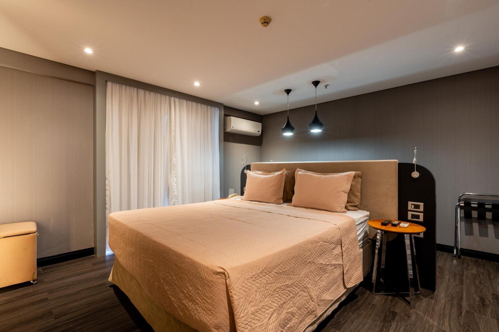 Grand Mercure Brasilia Eixo Monumental Exterior photo A bedroom in a hotel